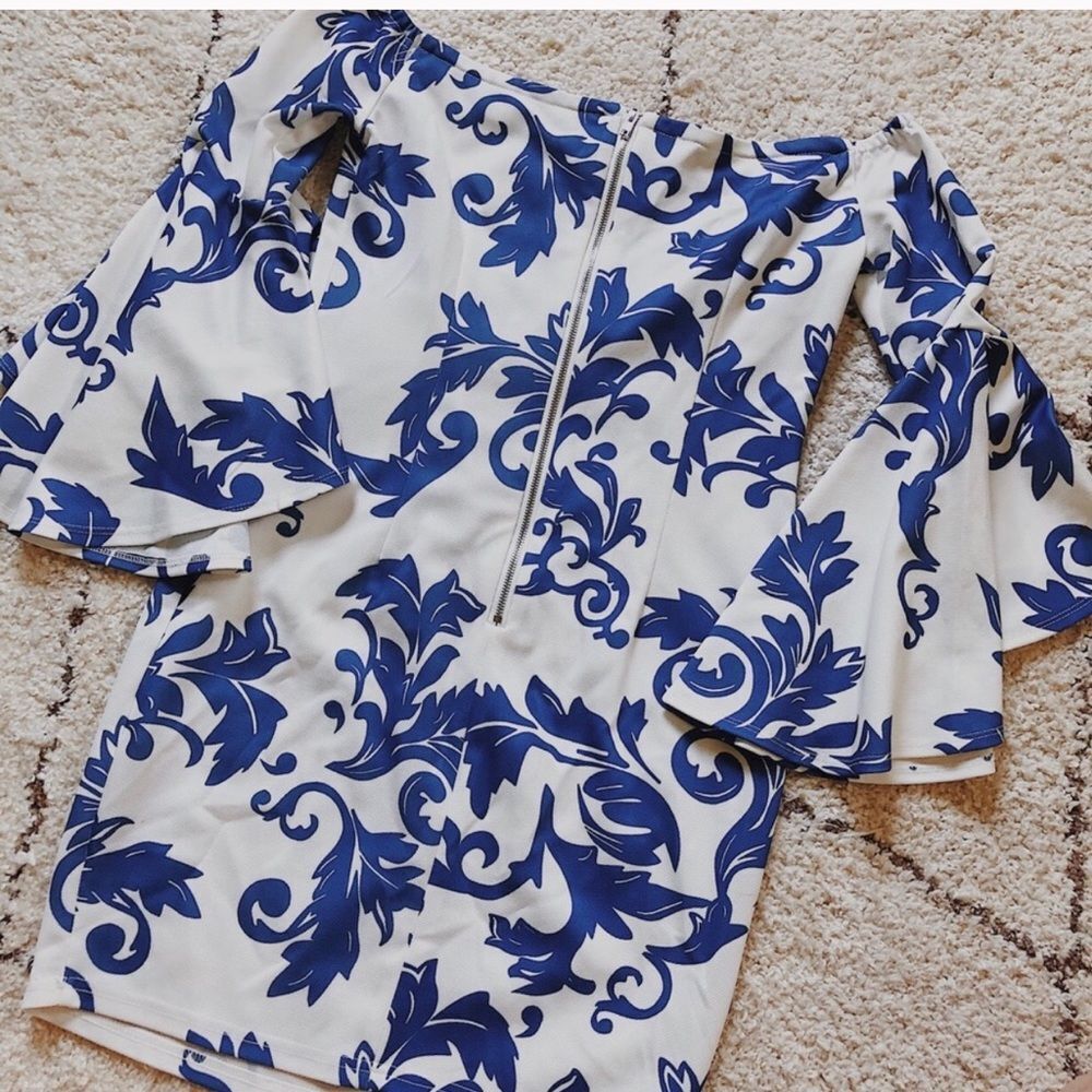 Bell Sleeve Dress - Picture 2 of 4